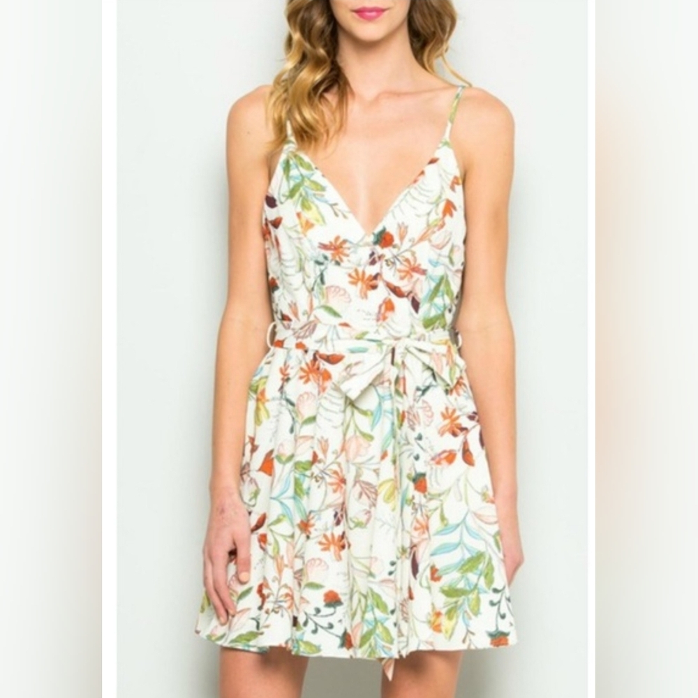 Essue Floral Print White Tie Summer Dress. Size S.